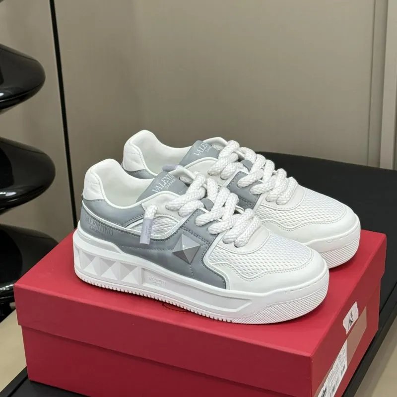 Valentino Garavani Sneakers One Stud low-top — 25