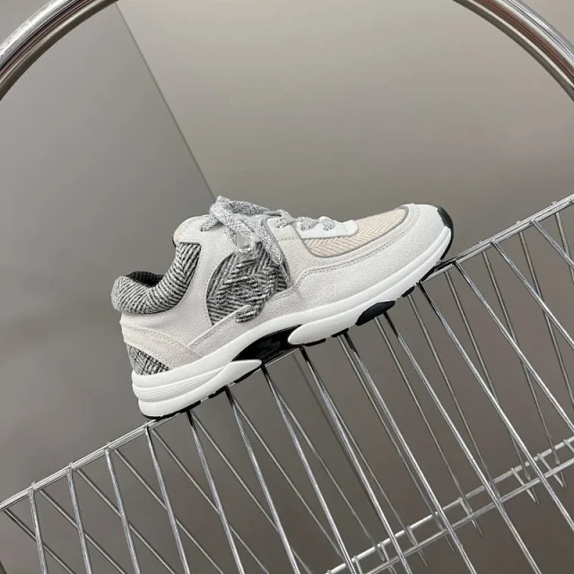 Chanel Sneakers Low-Top Double C Logo product detail image 12