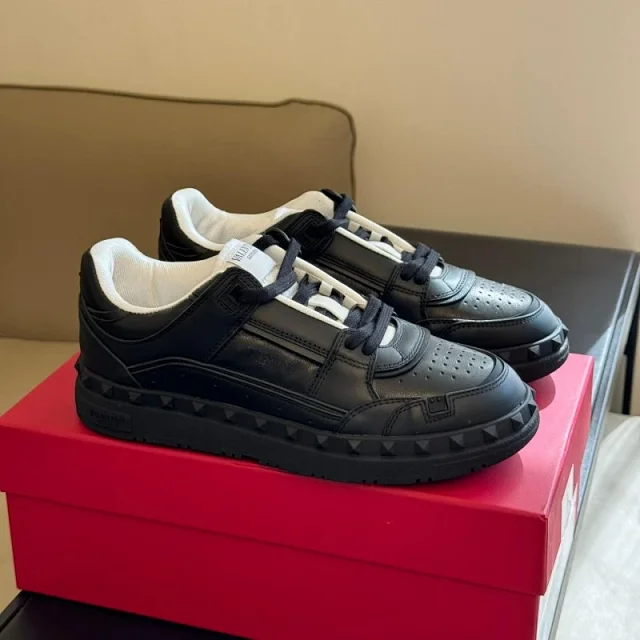 Valentino Sneakers Low-top Roman Stud product detail image 3