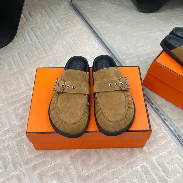 Hermès Slippers Suede buckle mule product detail image 4