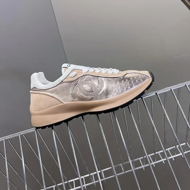 Chanel Sneakers Low-Top Double C Logo product detail image 2