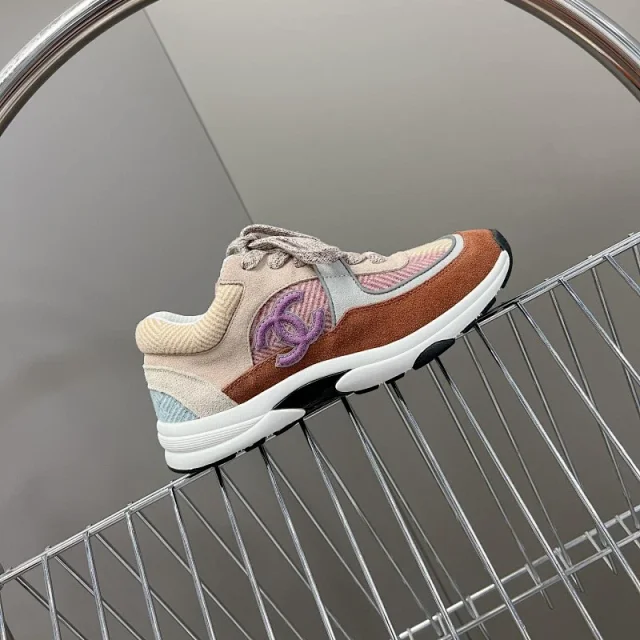 Chanel Sneakers Low-Top Double C Logo product detail image 16