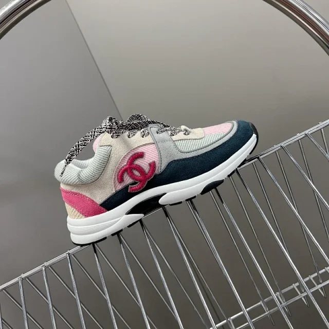 Chanel Sneakers Low-Top Double C Logo product detail image 14