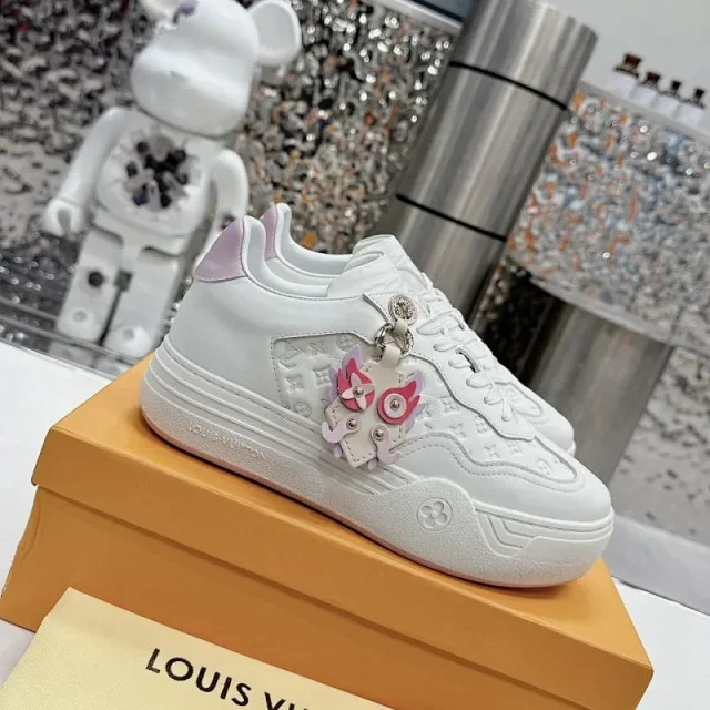Louis Vuitton Sneakers Platform with monogram-embossed side panels product detail image 5