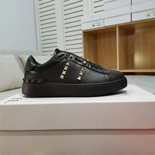 Valentino Garavani Sneakers Open low-top with metallic studded side panel product detail image 14