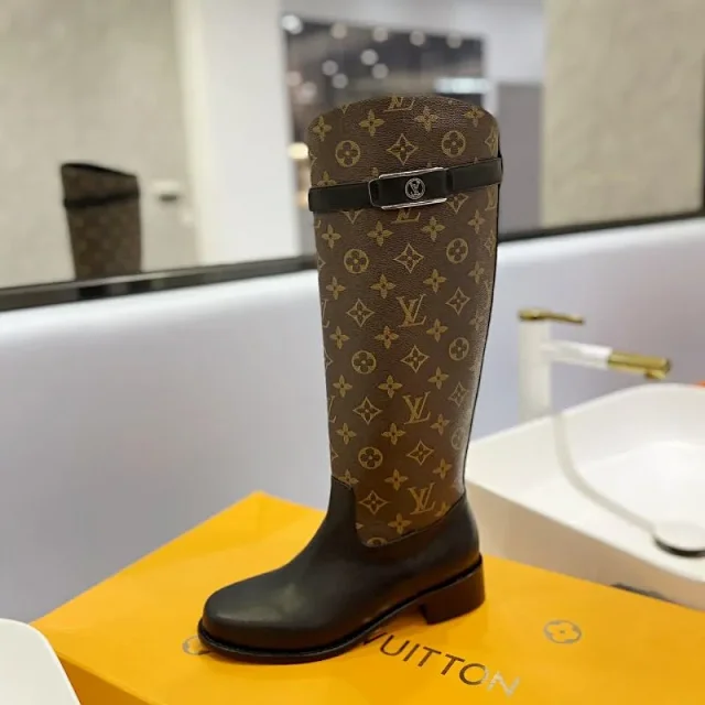 Louis Vuitton Boots Knee-high lace-up with logo strap product detail image 34