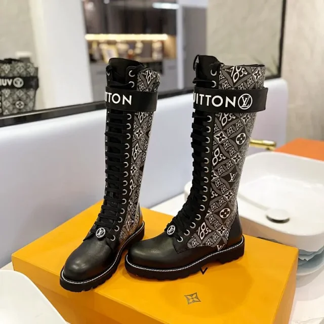Louis Vuitton Boots Knee-high lace-up with logo strap product detail image 2