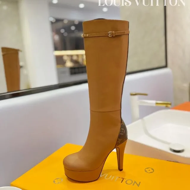Louis Vuitton Boots Knee-high lace-up with logo strap product detail image 18
