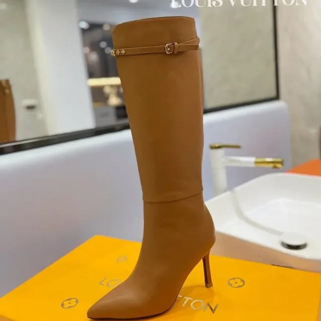 Louis Vuitton Boots Knee-high lace-up with logo strap product detail image 11