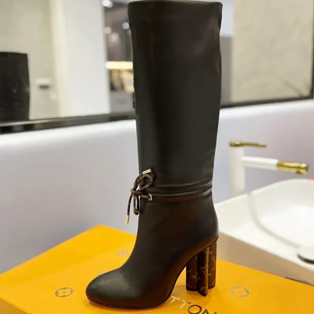 Louis Vuitton Boots Knee-high lace-up with logo strap product detail image 27