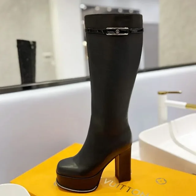 Louis Vuitton Boots Knee-high lace-up with logo strap product detail image 39