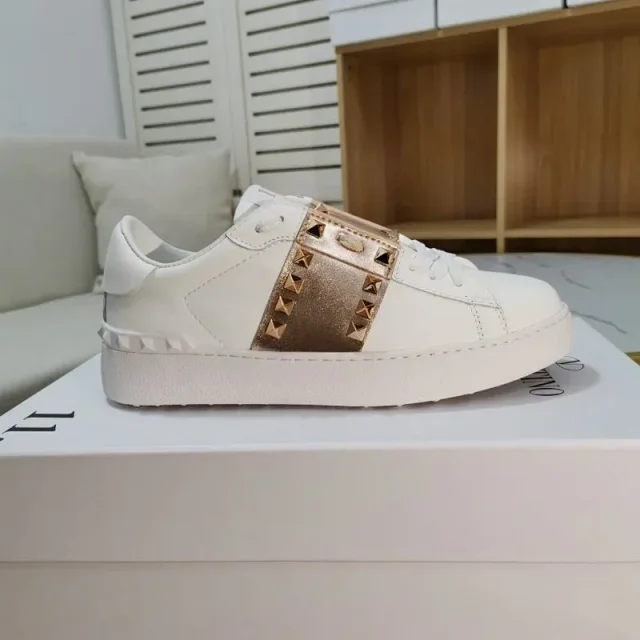 Valentino Garavani Sneakers Open low-top with metallic studded side panel product detail image 2