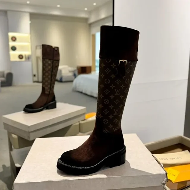 Louis Vuitton Boots Knee-high lace-up with logo strap product detail image 4