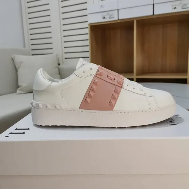 Valentino Garavani Sneakers Open low-top with metallic studded side panel product detail image 11