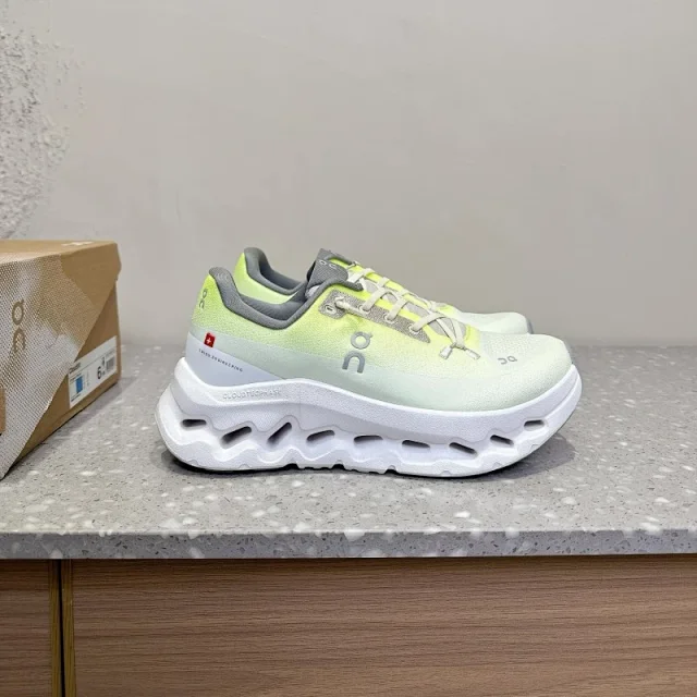 On Sneakers Cloudmonster product detail image 1