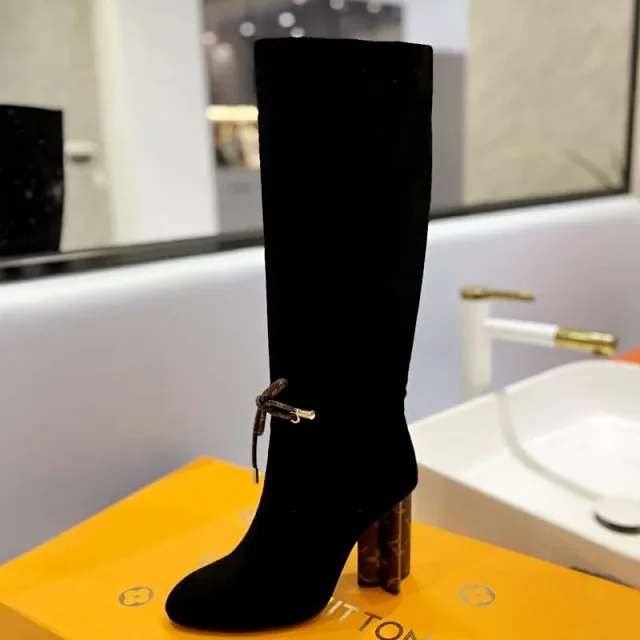 Louis Vuitton Boots Knee-high lace-up with logo strap product detail image 26