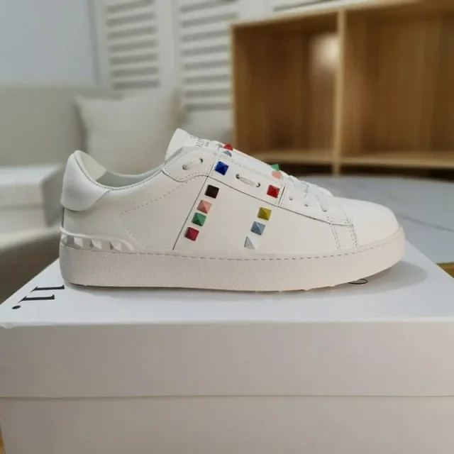 Valentino Garavani Sneakers Open low-top with metallic studded side panel product detail image 22