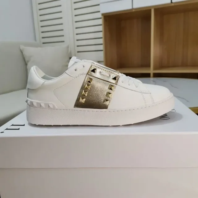 Valentino Garavani Sneakers Open low-top with metallic studded side panel product detail image 3