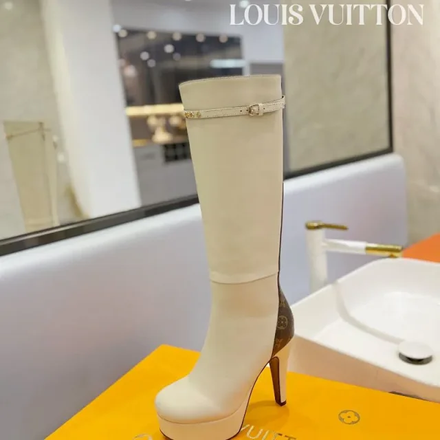 Louis Vuitton Boots Knee-high lace-up with logo strap product detail image 17