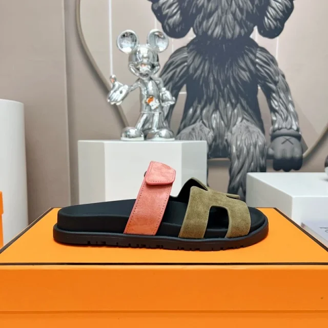 Hermès Sandals Chypre H-cutout suede with adjustable strap product detail image 2