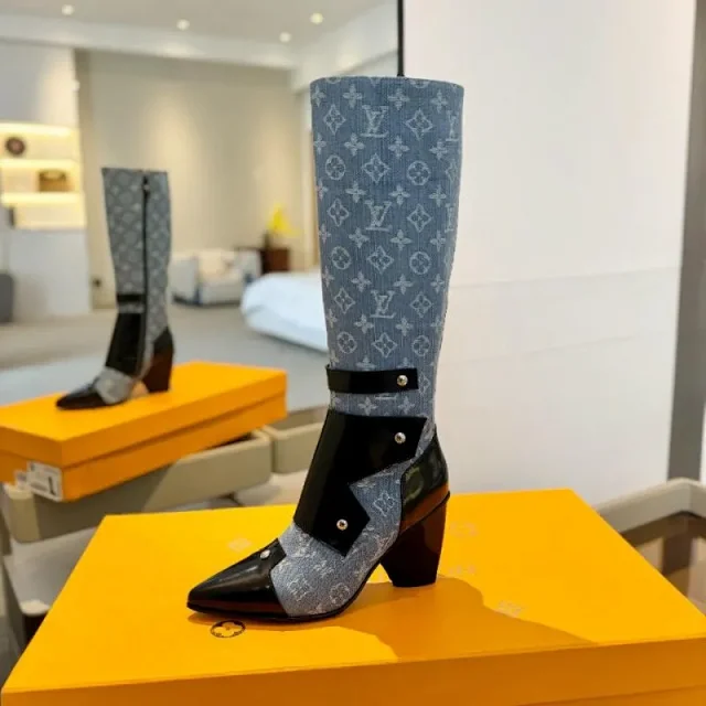 Louis Vuitton Boots Knee-high lace-up with logo strap product detail image 21
