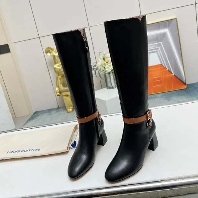 Louis Vuitton Boots Knee-high lace-up with logo strap product detail image 31