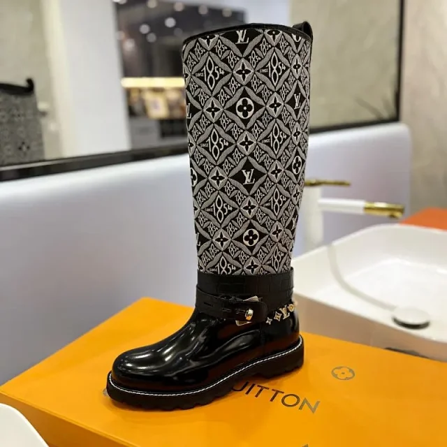 Louis Vuitton Boots Knee-high lace-up with logo strap product detail image 8