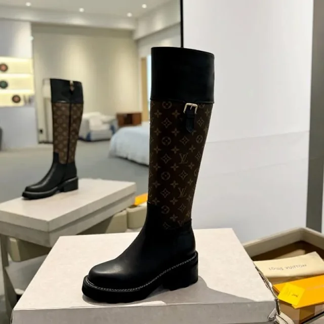 Louis Vuitton Boots Knee-high lace-up with logo strap product detail image 5