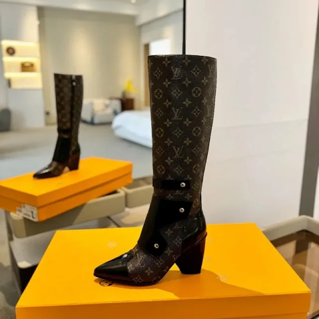 Louis Vuitton Boots Knee-high lace-up with logo strap product detail image 20