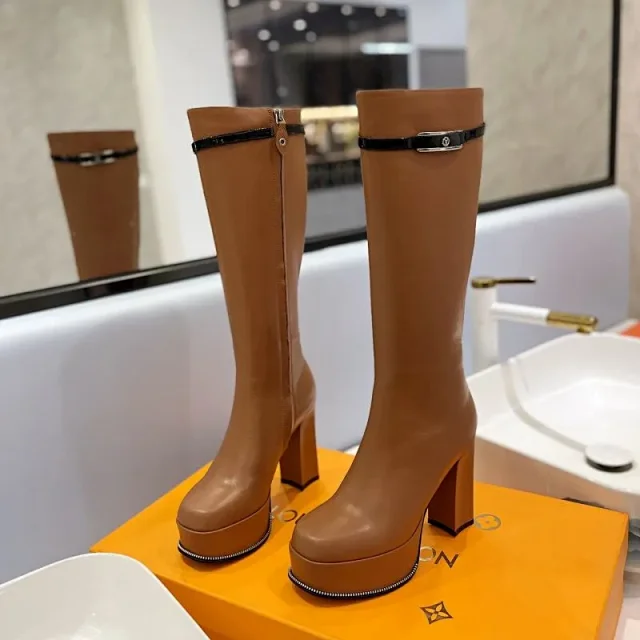 Louis Vuitton Boots Knee-high lace-up with logo strap product detail image 40