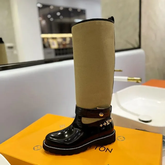 Louis Vuitton Boots Knee-high lace-up with logo strap product detail image 7