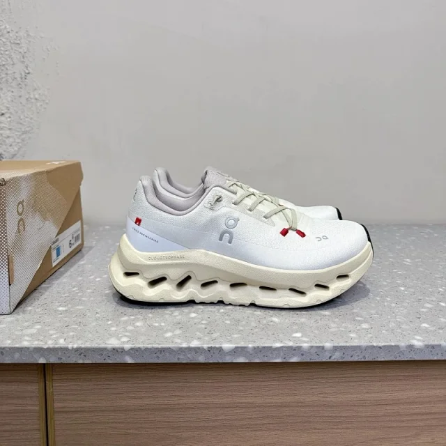 On Sneakers Cloudmonster product detail image 6