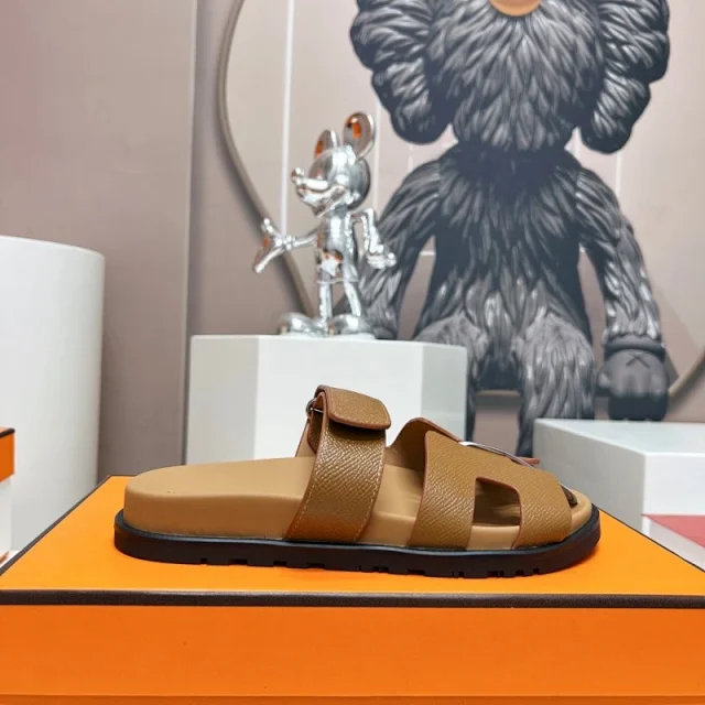 Hermès Sandals Chypre H-cutout suede with adjustable strap product detail image 18