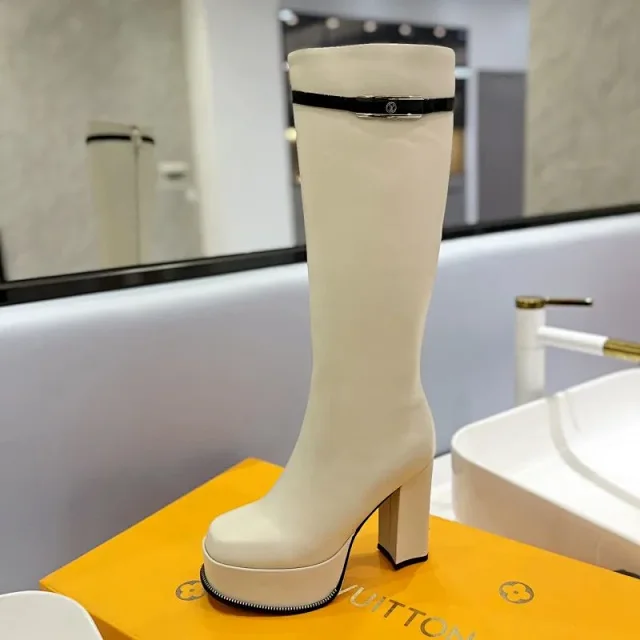 Louis Vuitton Boots Knee-high lace-up with logo strap product detail image 38