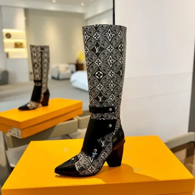 Louis Vuitton Boots Knee-high lace-up with logo strap product detail image 19