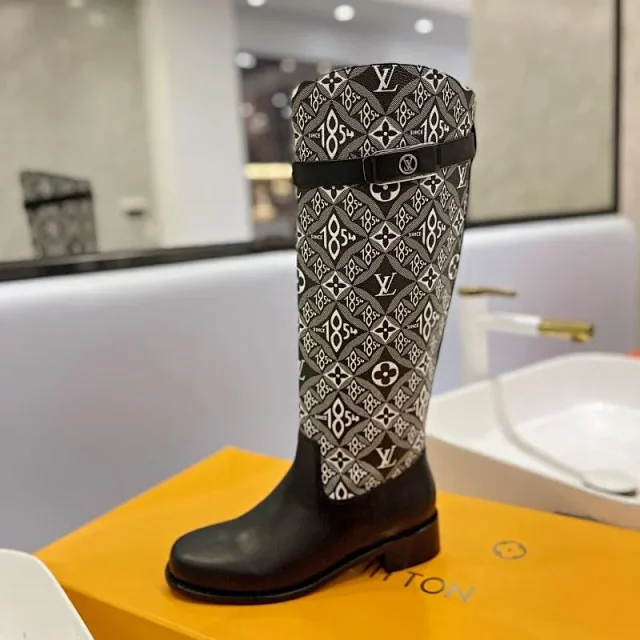 Louis Vuitton Boots Knee-high lace-up with logo strap product detail image 37
