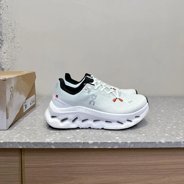 On Sneakers Cloudmonster product detail image 5