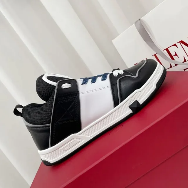 Valentino Sneakers Low-top with Roman stud sole detail product detail image 8
