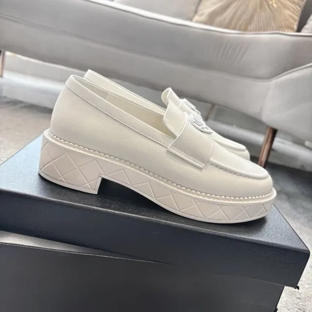 Chanel Leather Shoes Double-C embellished loafers product detail image 8