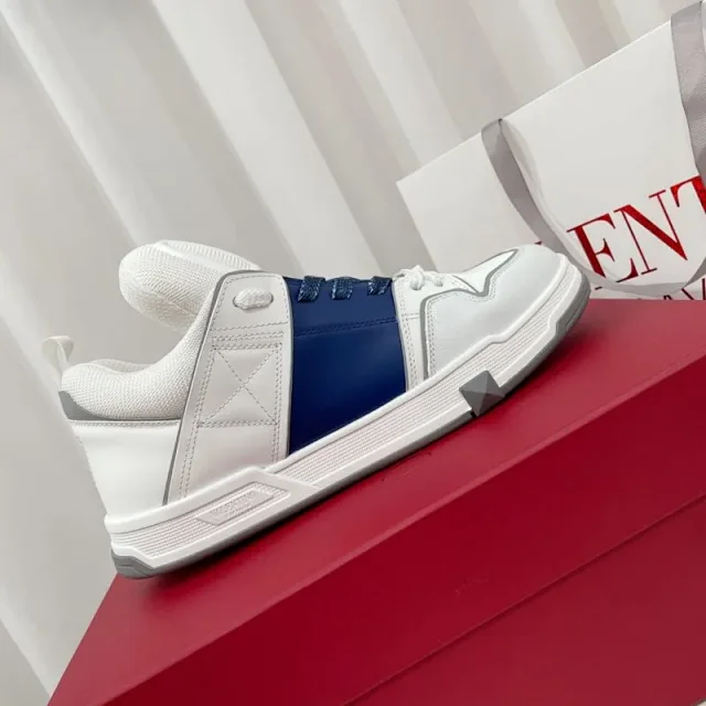 Valentino Sneakers Low-top with Roman stud sole detail product detail image 4