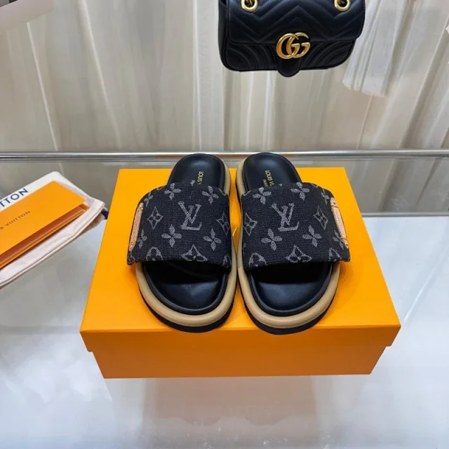 Louis Vuitton Sandals Monogram padded slide product detail image 5