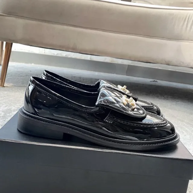Chanel Leather Shoes Double-C embellished loafers product detail image 26