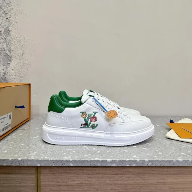 Louis Vuitton Sneakers Low-top with floral LV side motif product detail image 4
