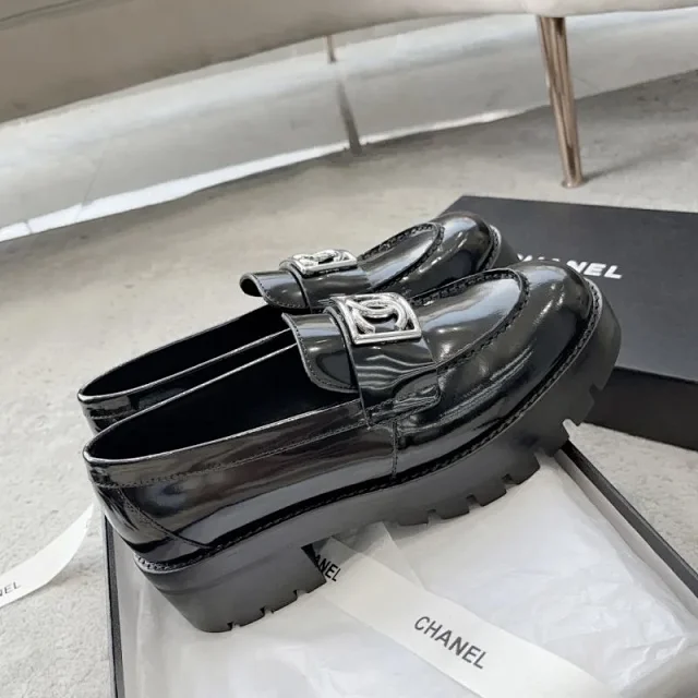 Chanel Leather Shoes Double-C embellished loafers product detail image 31