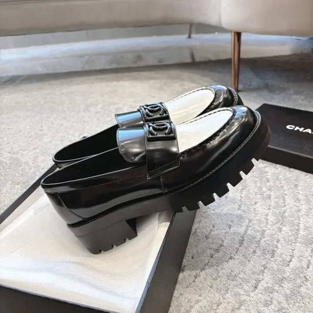 Chanel Leather Shoes Double-C embellished loafers product detail image 27