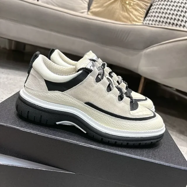 Chanel Sneakers Low-Top Lace-Up CC Logo product detail image 6