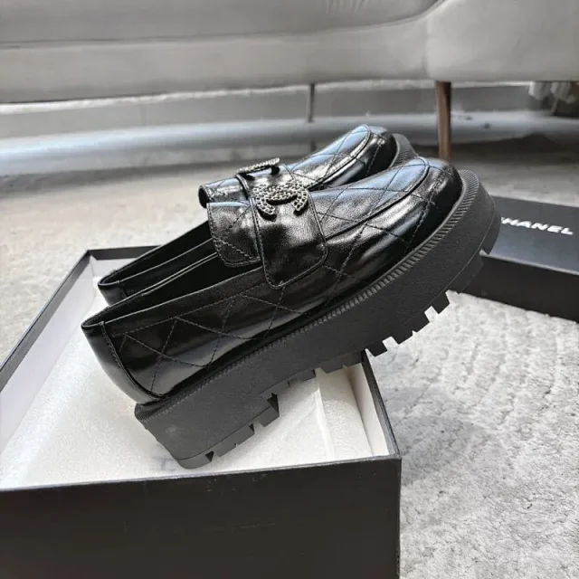 Chanel Leather Shoes Double-C embellished loafers product detail image 12