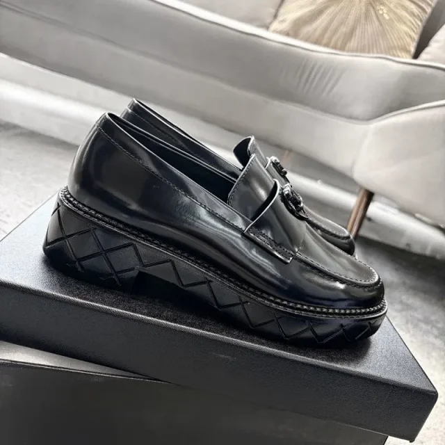 Chanel Leather Shoes Double-C embellished loafers product detail image 6