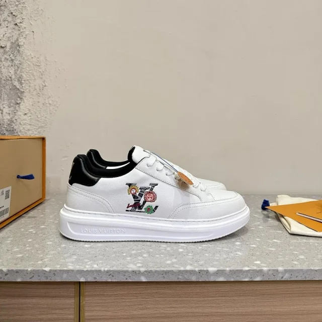 Louis Vuitton Sneakers Low-top with floral LV side motif product detail image 5