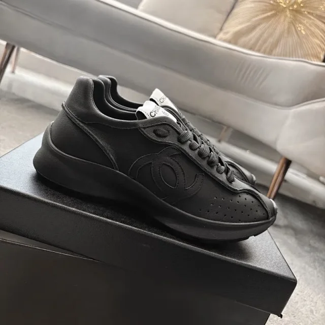 Chanel Sneakers Low-Top Lace-Up CC Logo product detail image 4